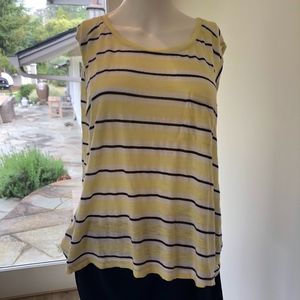 Sleeveless T-shirt